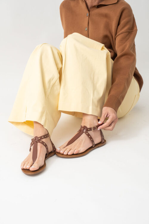 Sandalia Tiras Mujer Tachuelas Color marron Cuero3