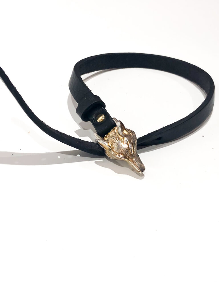Black leather bracelet golden wolf2