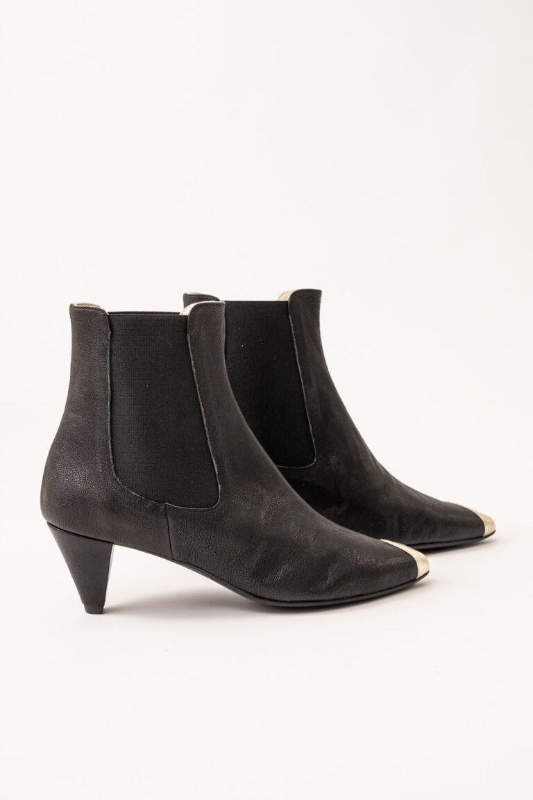 Botin Negro Tacón_Puntera dorada mujer3