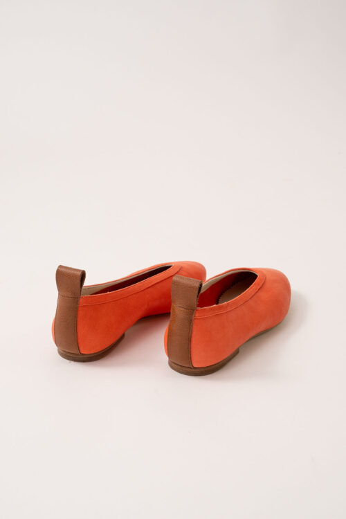 Bailarina piel coral intenso mujer