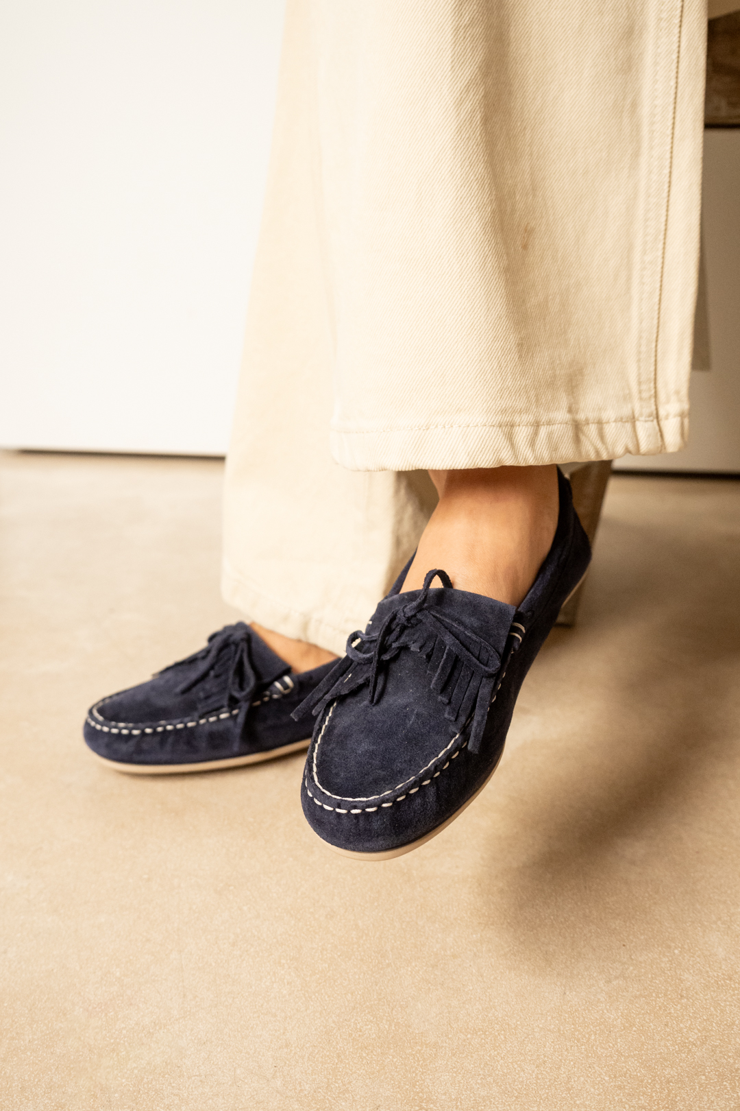 Mocasín tipo náutico mujer flecos marino ante