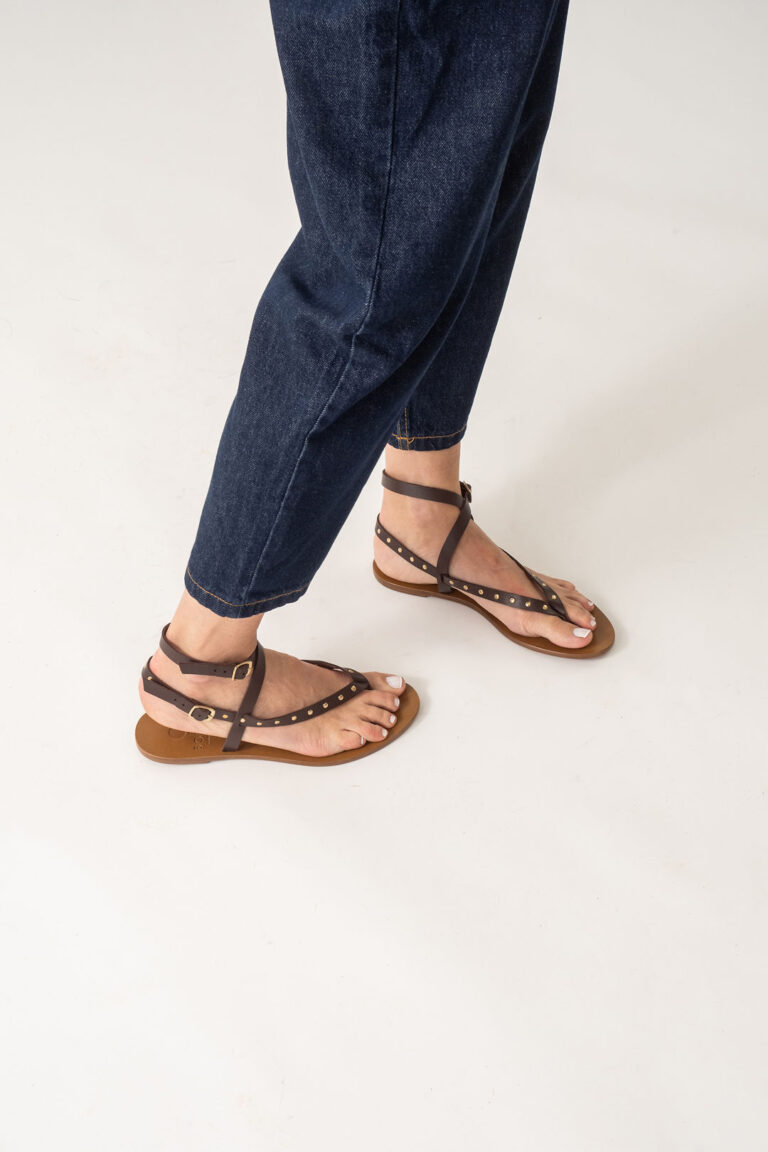Sandalias Cuero Marron Mujer Tachas