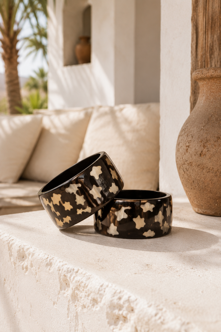 Brazalete cuerno de bufalo manchas animal print mujer