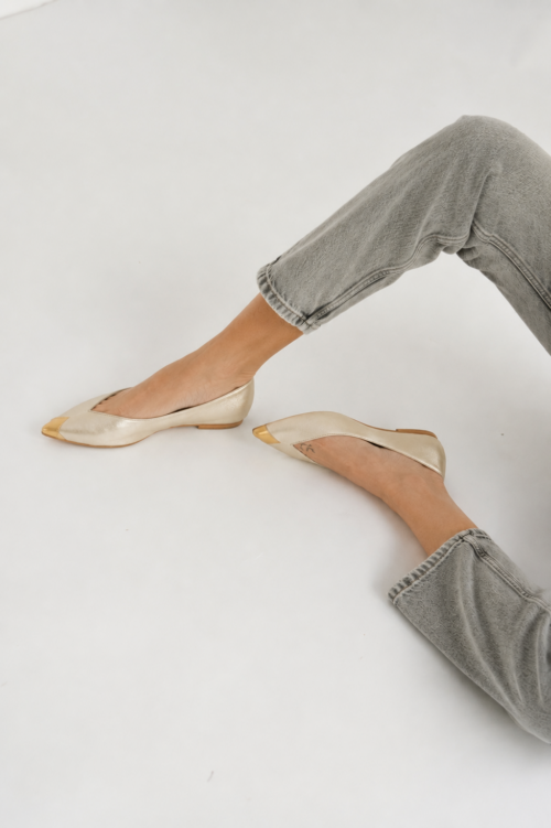 Golden ballerina, golden toe cap, woman