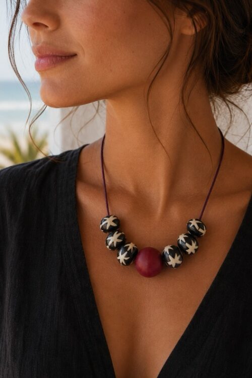 Collar Hueso y Cristal Rojo