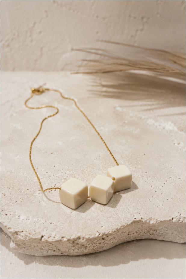 Collar Dados Hueso