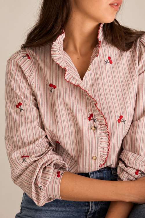 BLUSA CHERRY VOLANTE