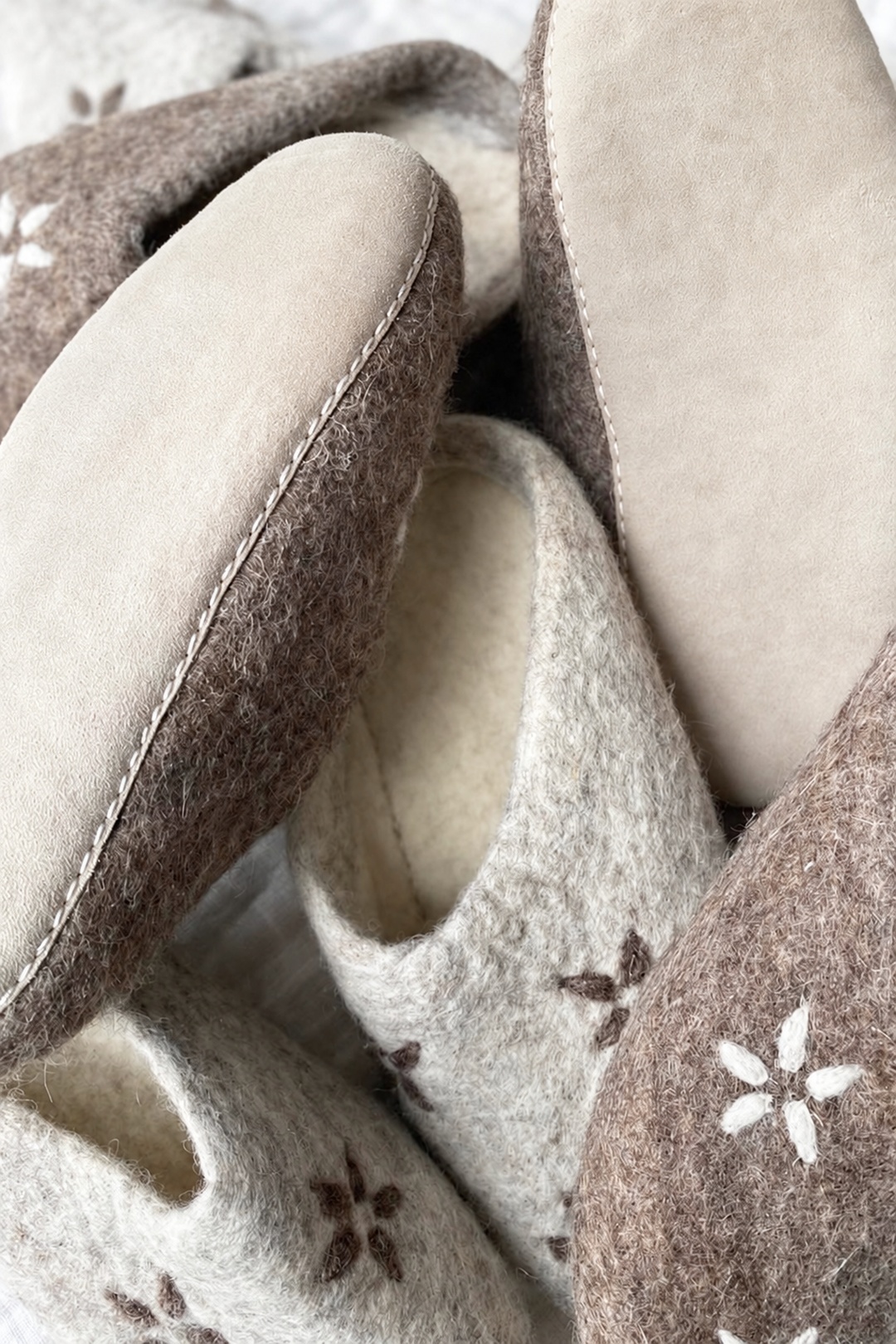 ZAPATILLA WOOL FLOWER GRIS - Imagen 3