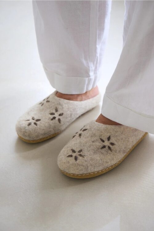 ZAPATILLA WOOL FLOWER GRIS CLARO