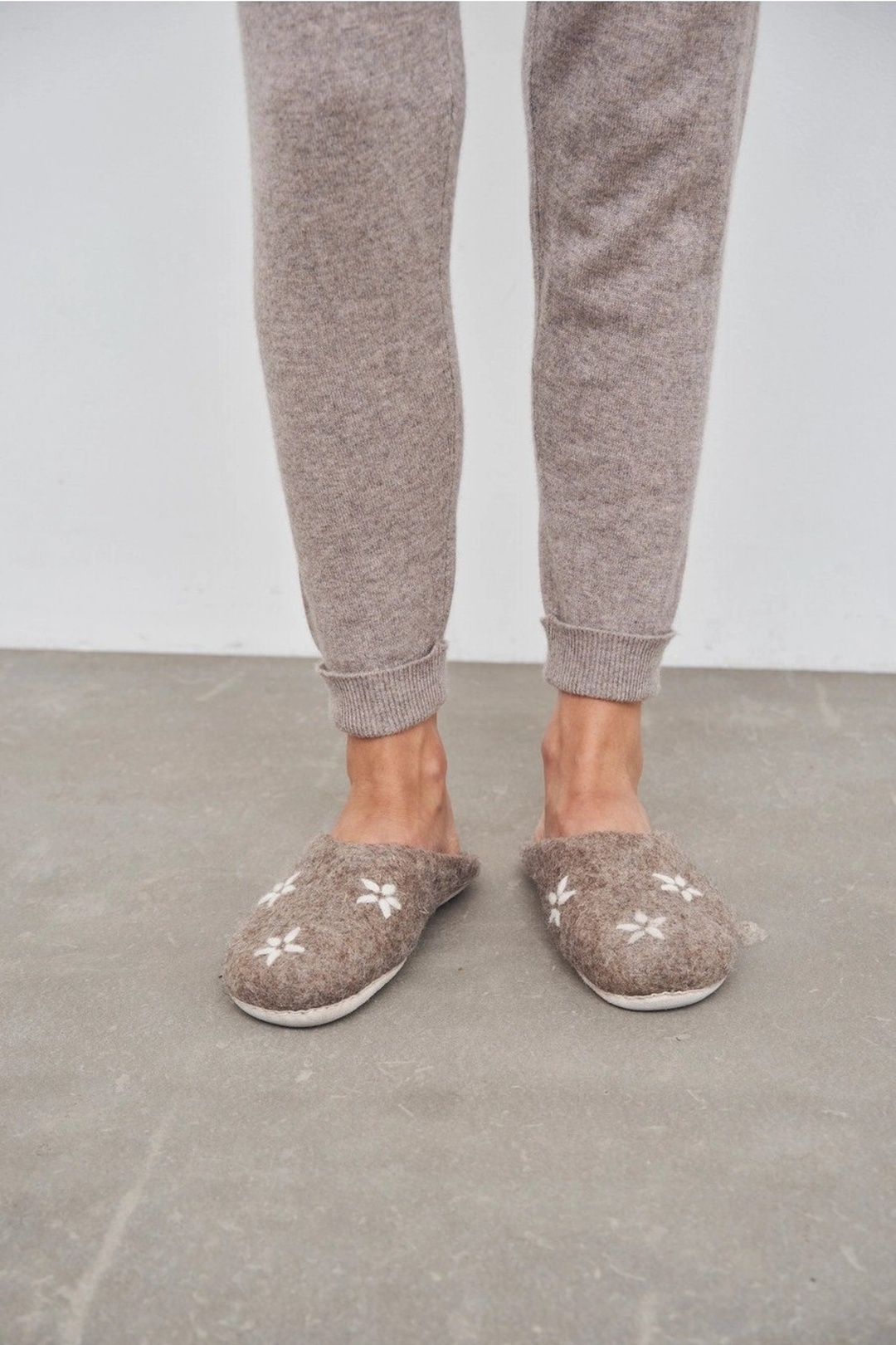 ZAPATILLA WOOL FLOWER TOSTADO