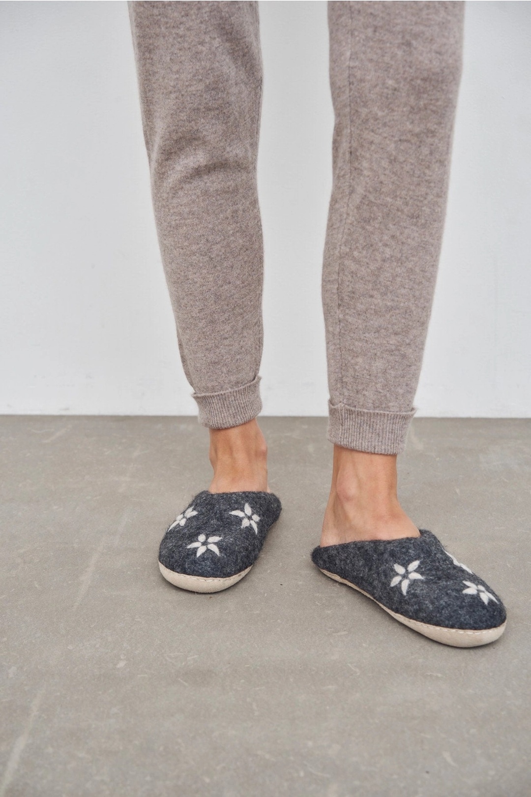 ZAPATILLA WOOL FLOWER GRIS MARENGO